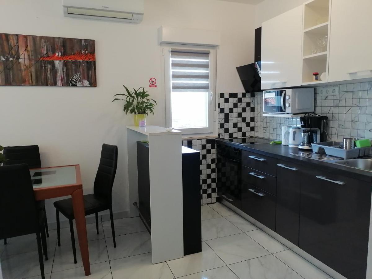 Apartment Lavanda Nova ราชานิ ภายนอก รูปภาพ