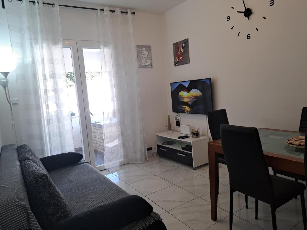Apartment Lavanda Nova ราชานิ ภายนอก รูปภาพ